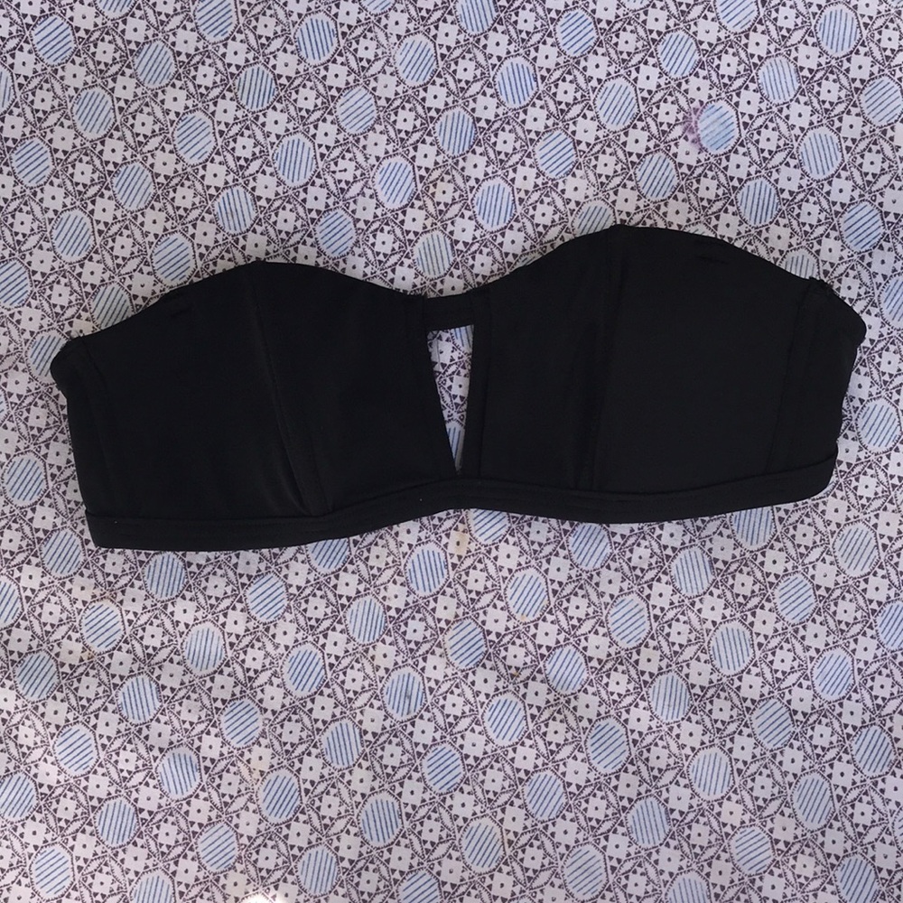 Black strapless bikini top